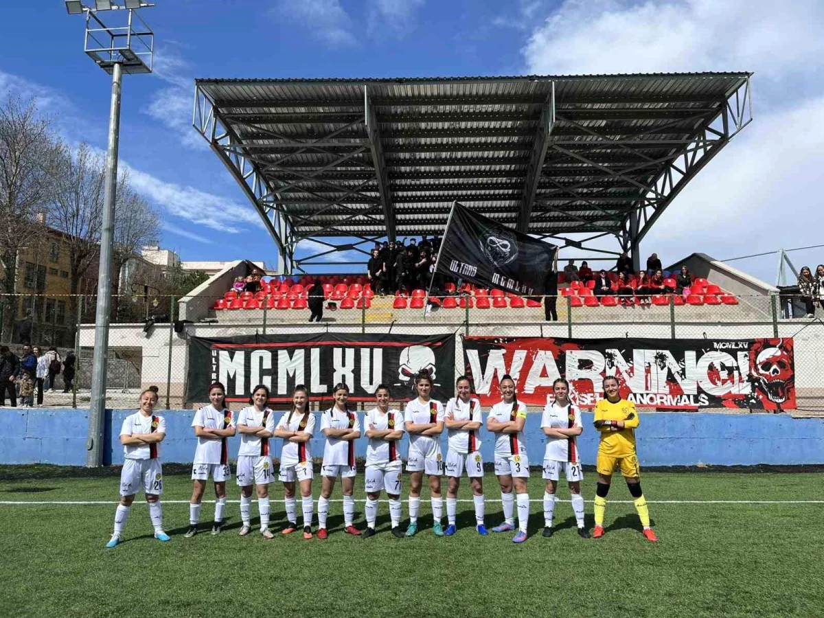 Eskişehirspor Bayan Futbol Kadrosu, Eskişehir derbisinde mağlup oldu
