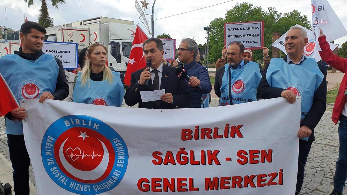İzmir'de Sağlıkçılar Kerem Kınık'ı İstifaya Çağırdı