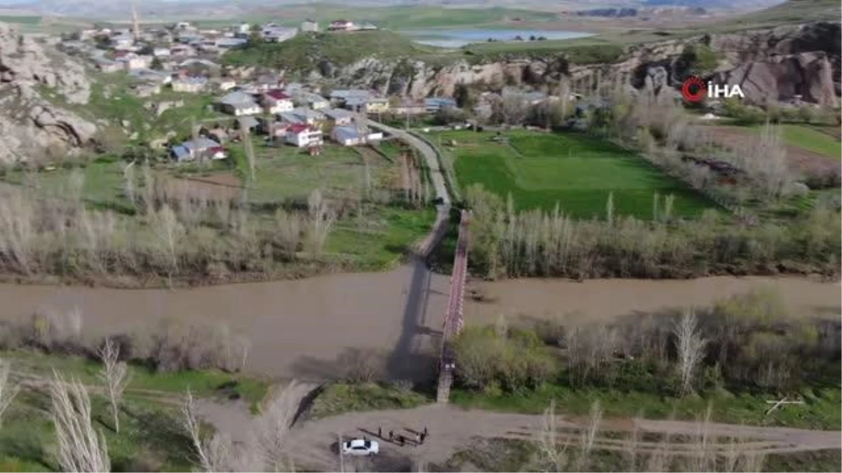 Sivas'ta hasar gören köprü nedeniyle yollar 10 km uzadı