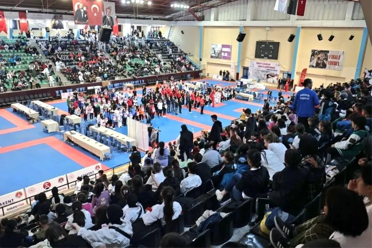 Türkiye Karate Şampiyonası Denizli'de başladı