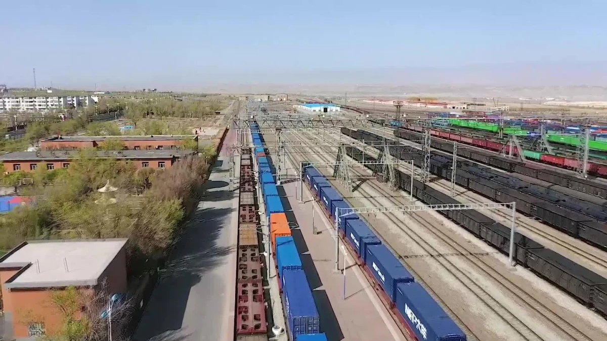 Alataw Geçidi'nden Yılın Birinci Dört Ayında 2.000'den Fazla Çin-Avrupa Yük Treni Geçti
