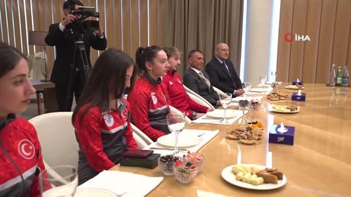Azerbaycan Cumhurbaşkanı Aliyev Türk haltercileri kabul etti
