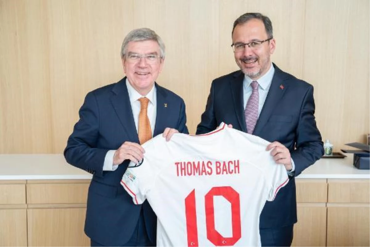 Bakan Kasapoğlu, IOC Lideri Bach ile Lozanda buluştu