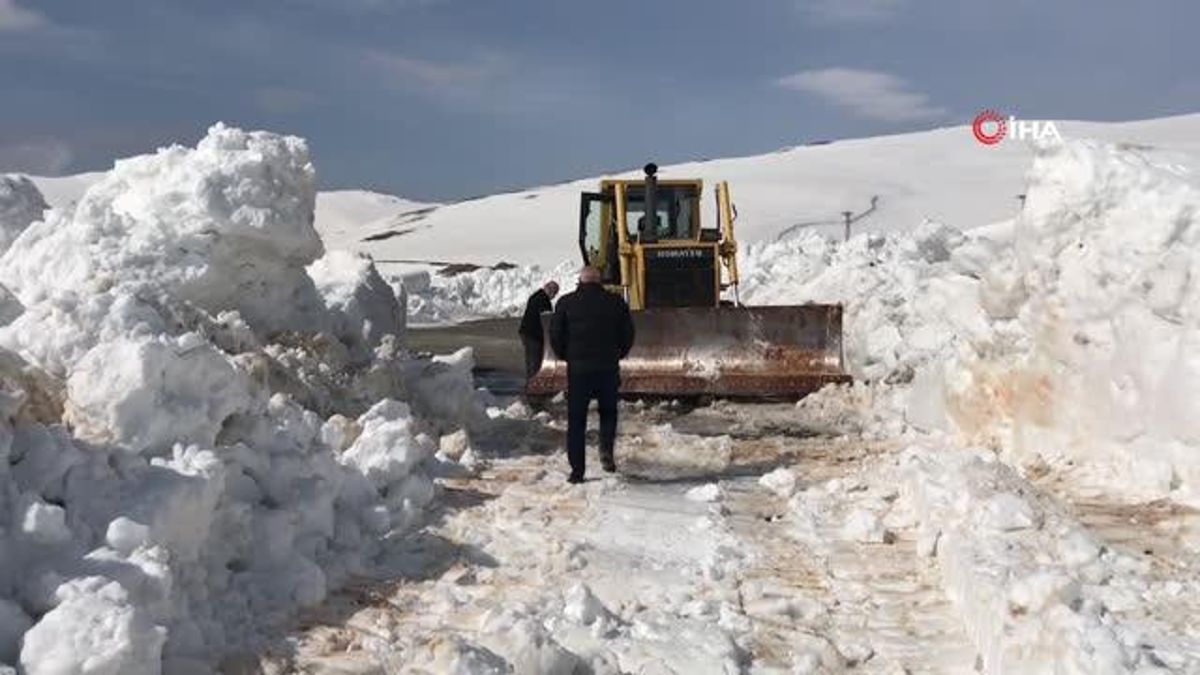 Bayburt-Trabzon ortasında baharda karla çaba