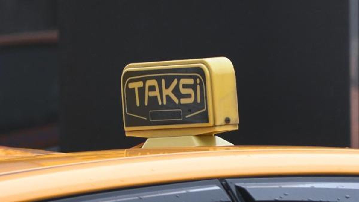 İstanbul'daki Taksilerin Akıllı Zirve Lambası Sistemi Uygulaması Gecikti