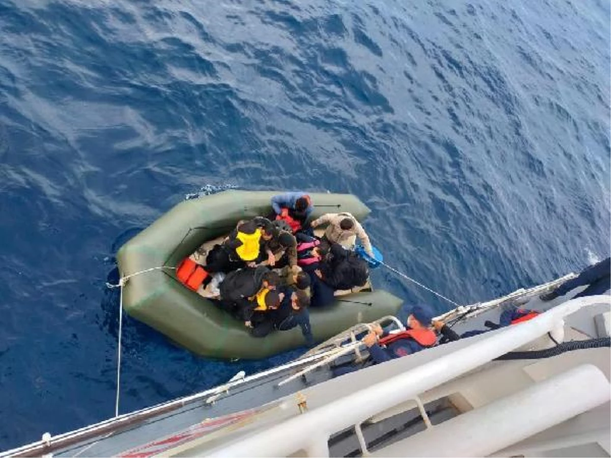 Kıyı Güvenlik, 18 olayda 602 kaçak göçmen ve 3 kaçakçı yakaladı