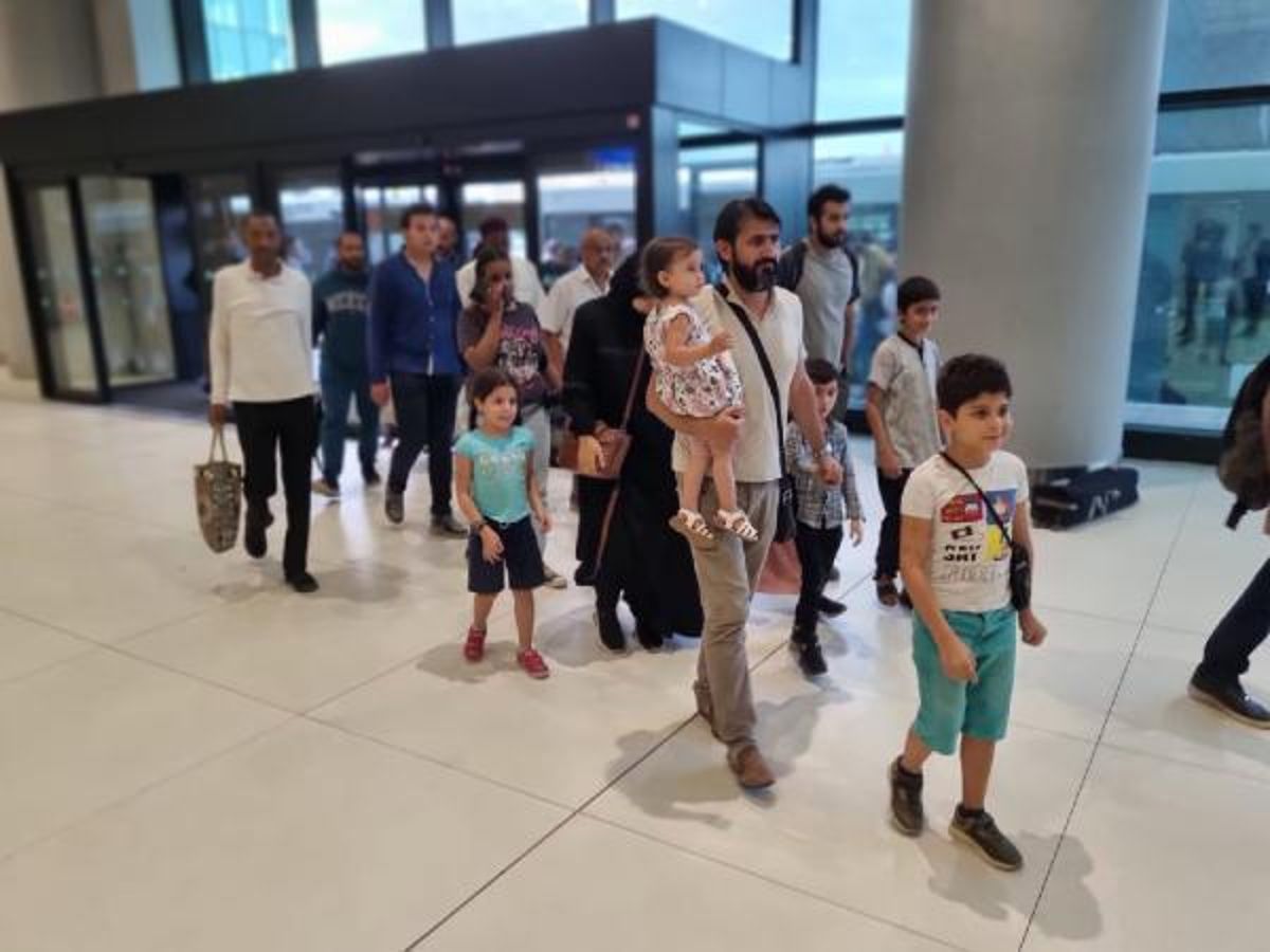 Sudan'da mahsur kalan 101 Türk vatandaşı İstanbul'a getirildi