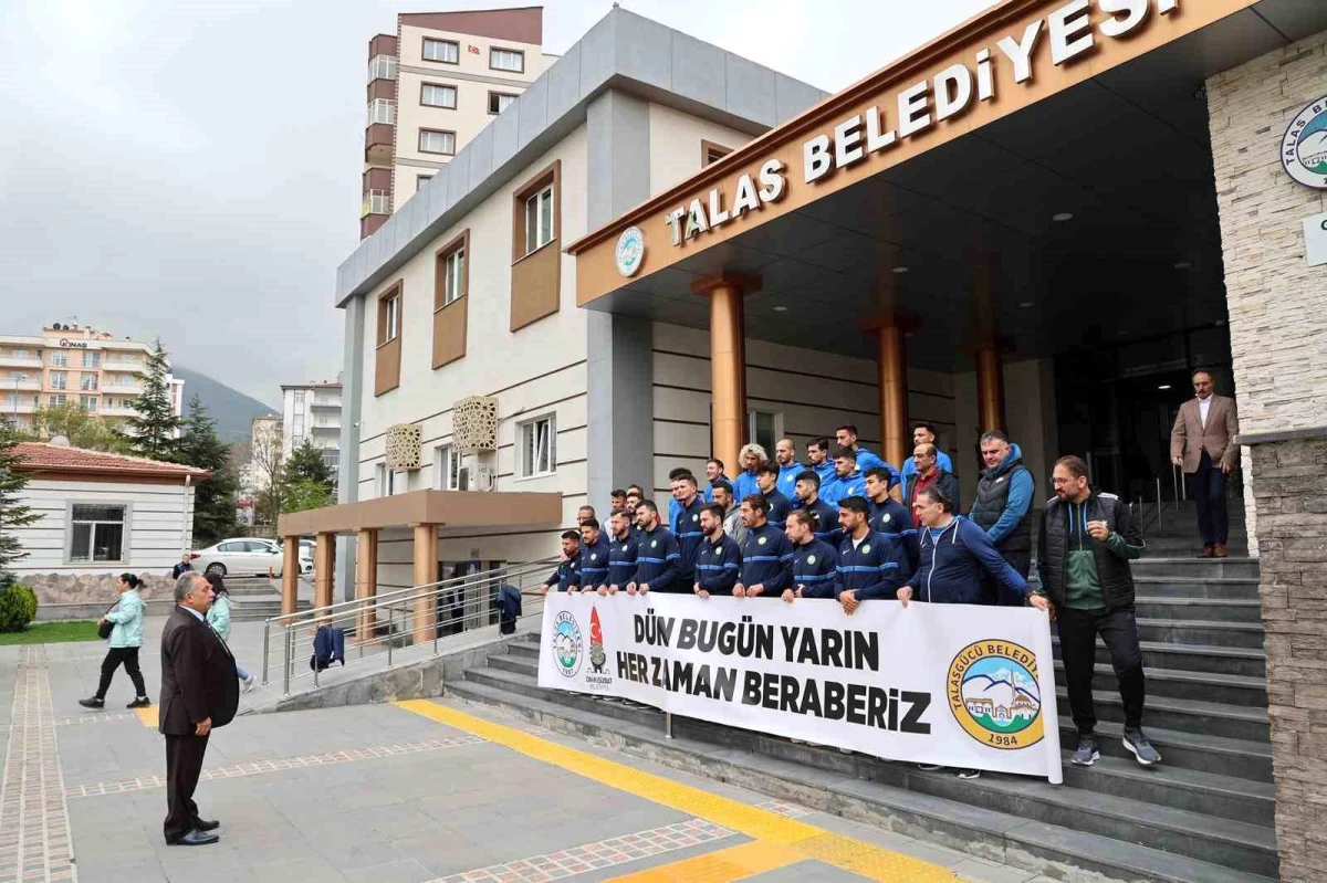 Talasgücü Belediyespor, depremzede çocukların gönlünü almak için Kahramanmaraş'a gitti