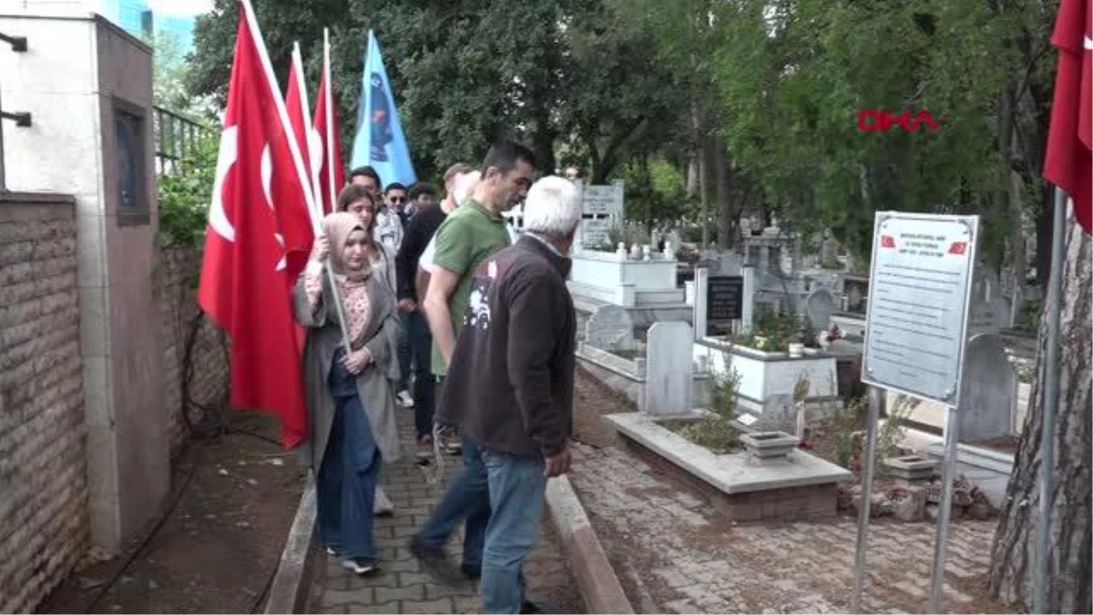 Topçu Yüzbaşı Mustafa Ertuğrul Aker'in mezarı başında anma merasimi düzenlendi