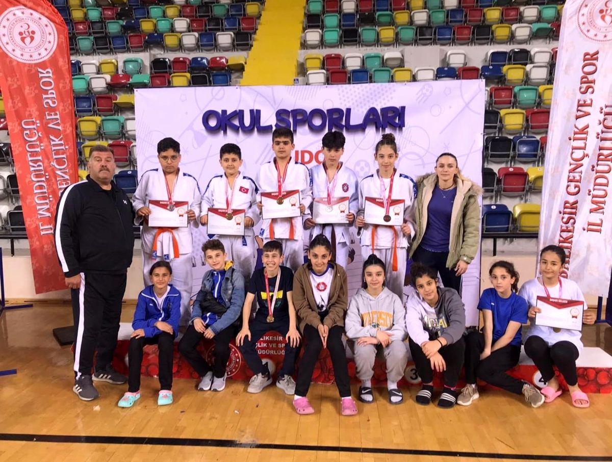 Yunusemre Belediyespor Küçük Judocuları 10 Madalya Kazandı