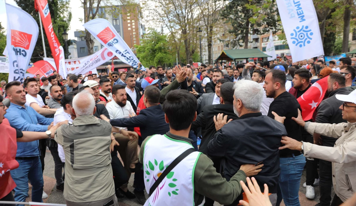 1 Mayıs kutlamaları esnasında Memleket Partililer ve CHP'liler ortasında çıkan arbedeyi polis zahmetle ayırdı