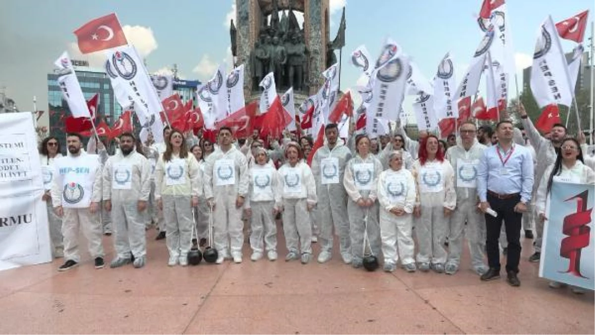 1 Mayıs'ta sendika üyeleri Taksim Meydanı'nda toplandı