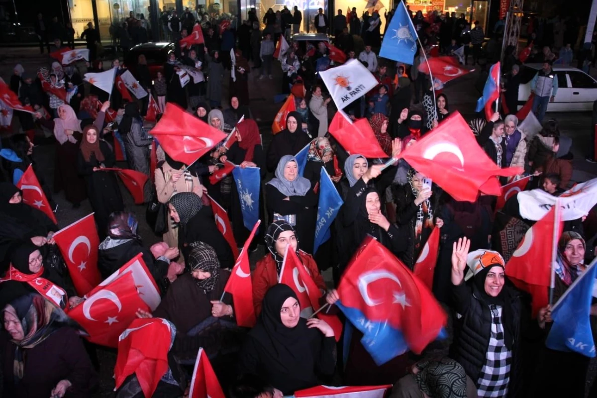 AK Parti Milletvekili Adayları Kavakyolu Mahallesinde Coşkulu Kalabalıkla Karşılandı