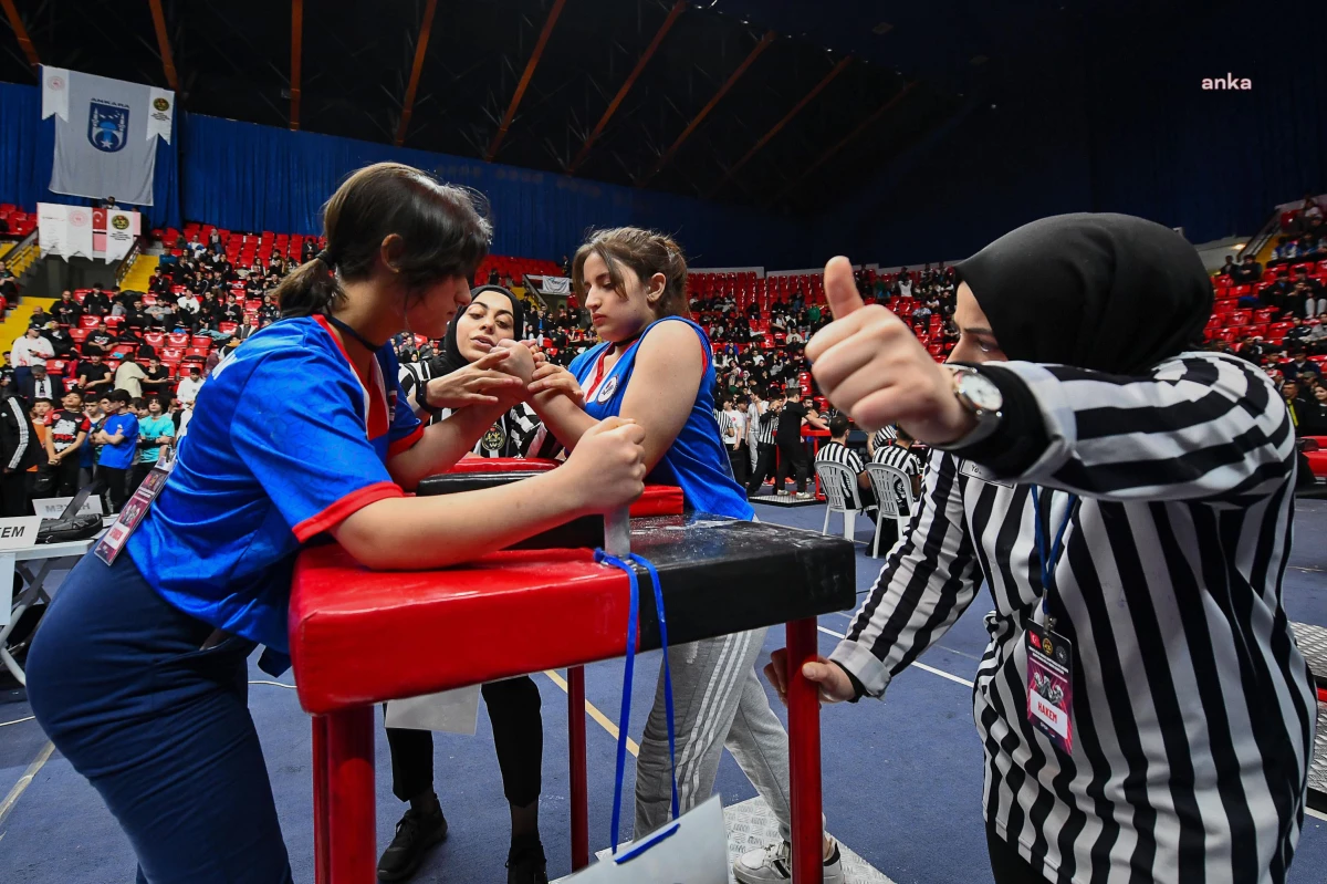 Ankara'da Türkiye Bilek Güreşi Şampiyonası ve Avrupa Şampiyonası Ulusal Grup Seçmeleri düzenlendi