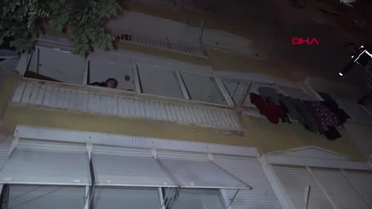 Antalya'da 13 Katlı Apartman Yangınında Anne ve Kızı Dumandan Etkilendi