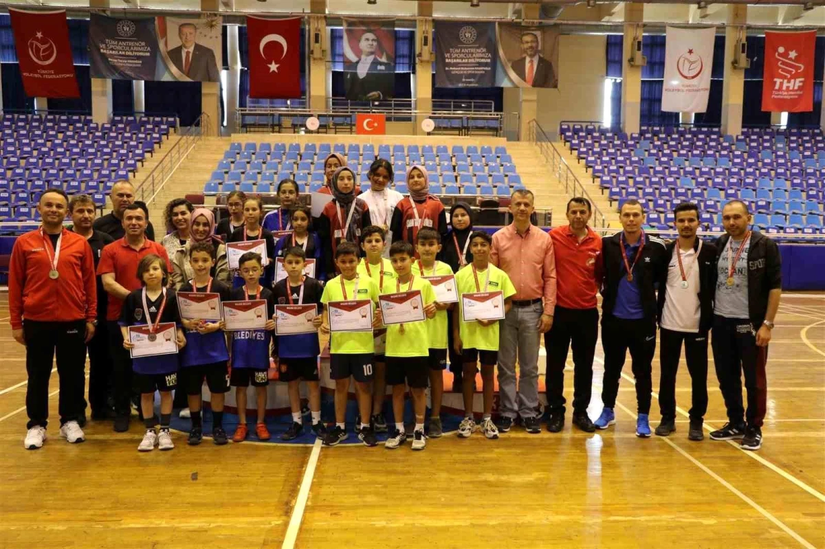 Aydın'da Okullar Ortası Küçükler Badminton Küme Karşılaşmaları Sona Erdi