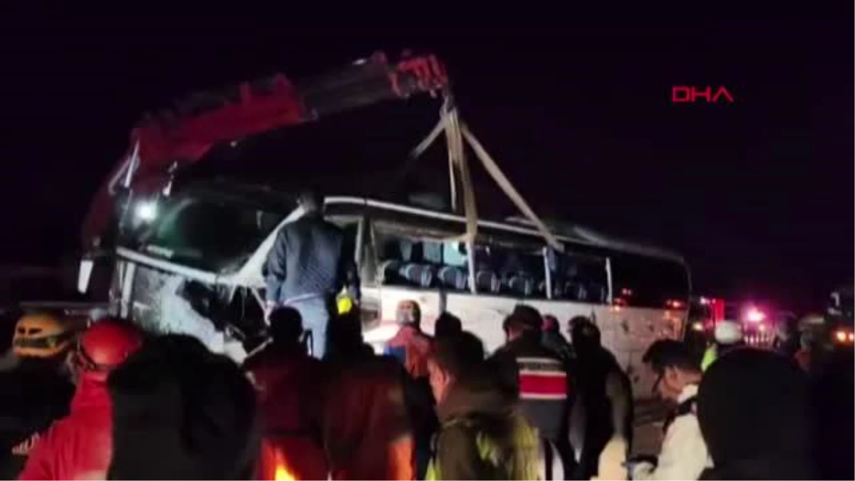 Bursa'da Çeşit Otobüsü Kazası: 2 Meyyit, 43 Yaralı