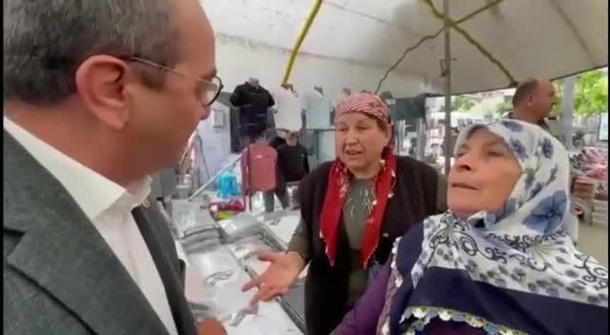 CHP Genel Lider Yardımcısı Tezcan, Aydın Koçarlı'da Pazarı Ziyaret Etti