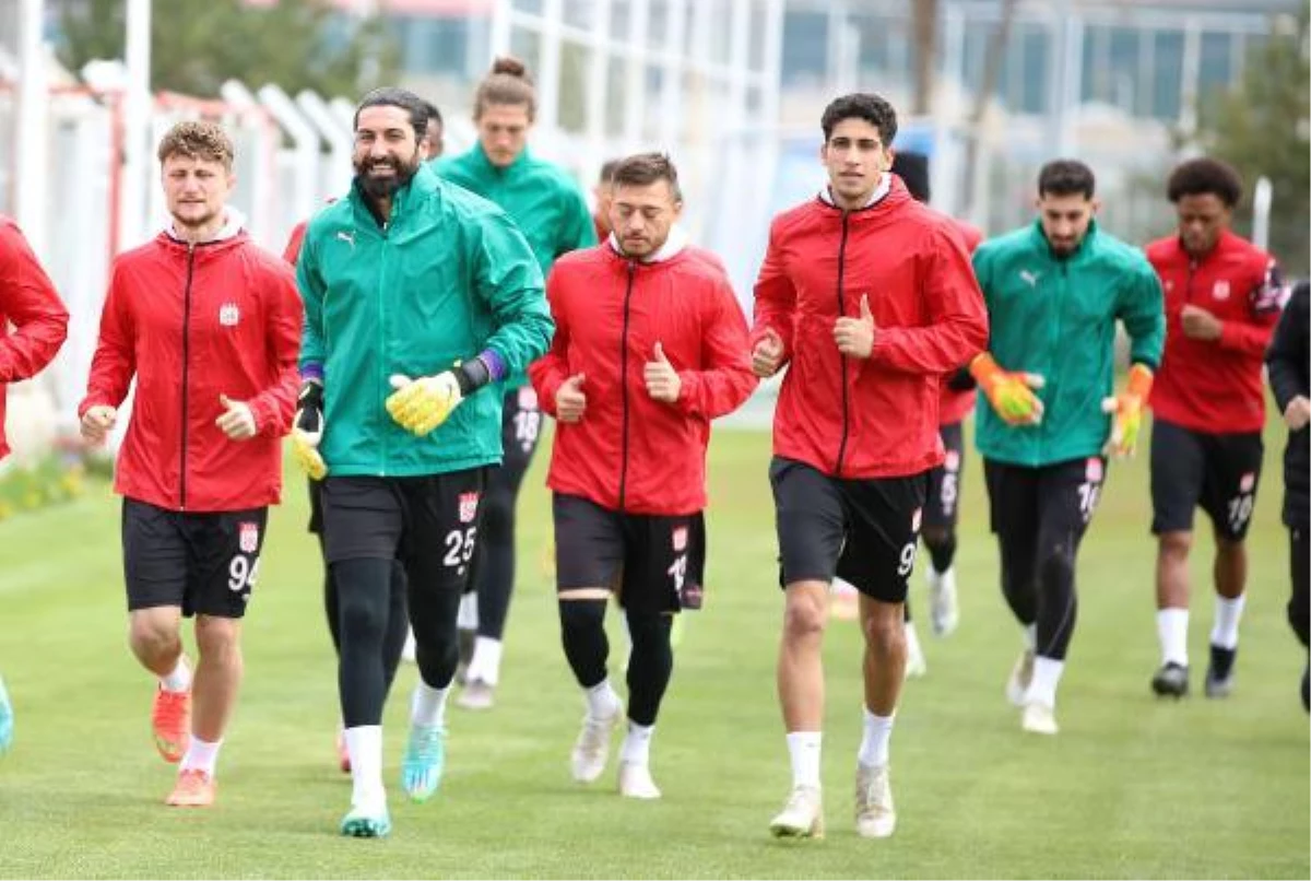 Demir Küme Sivasspor, Fenerbahçe maçı hazırlıklarına başladı