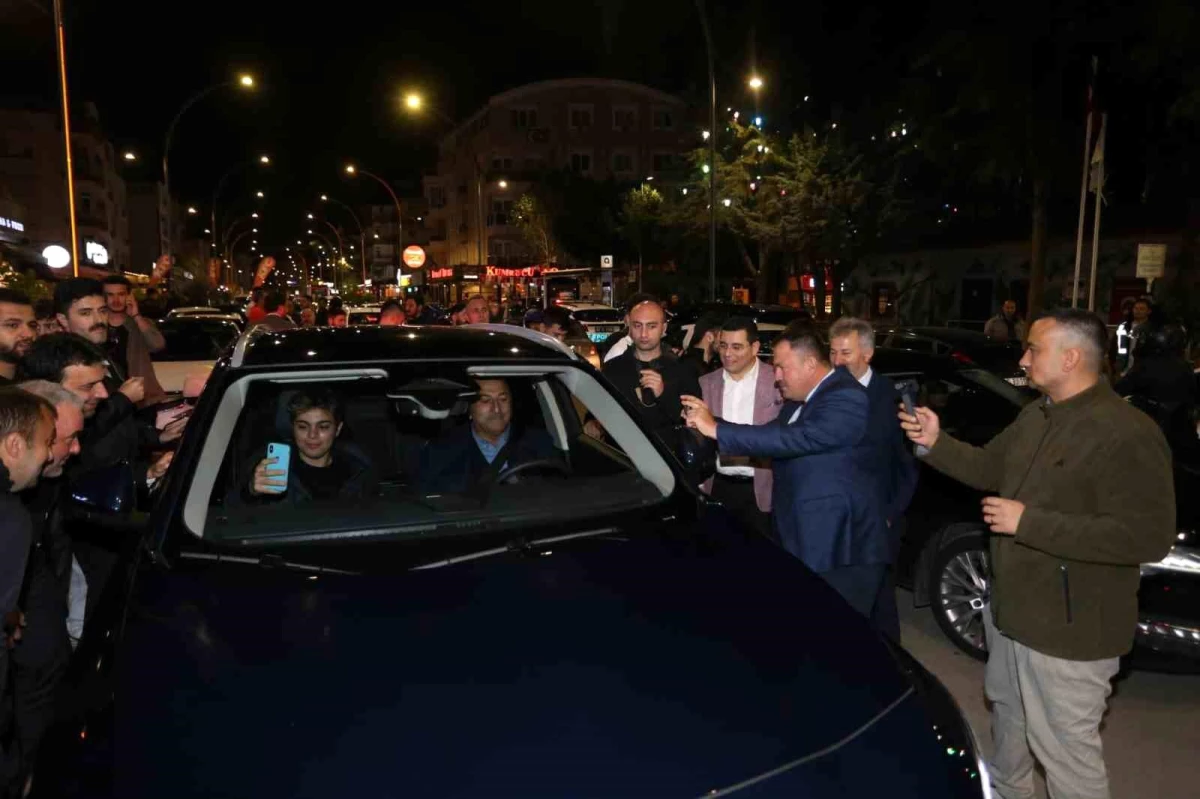 Dışişleri Bakanı Mevlüt Çavuşoğlu Togg ile Kepez'de seçim çalışması yaptı