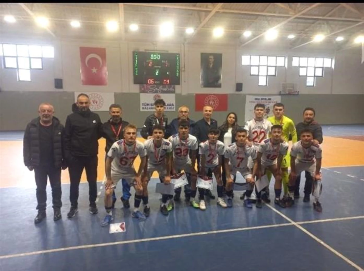 Düzce Spor Lisesi Futsal Kadrosu Küme Birincisi Oldu