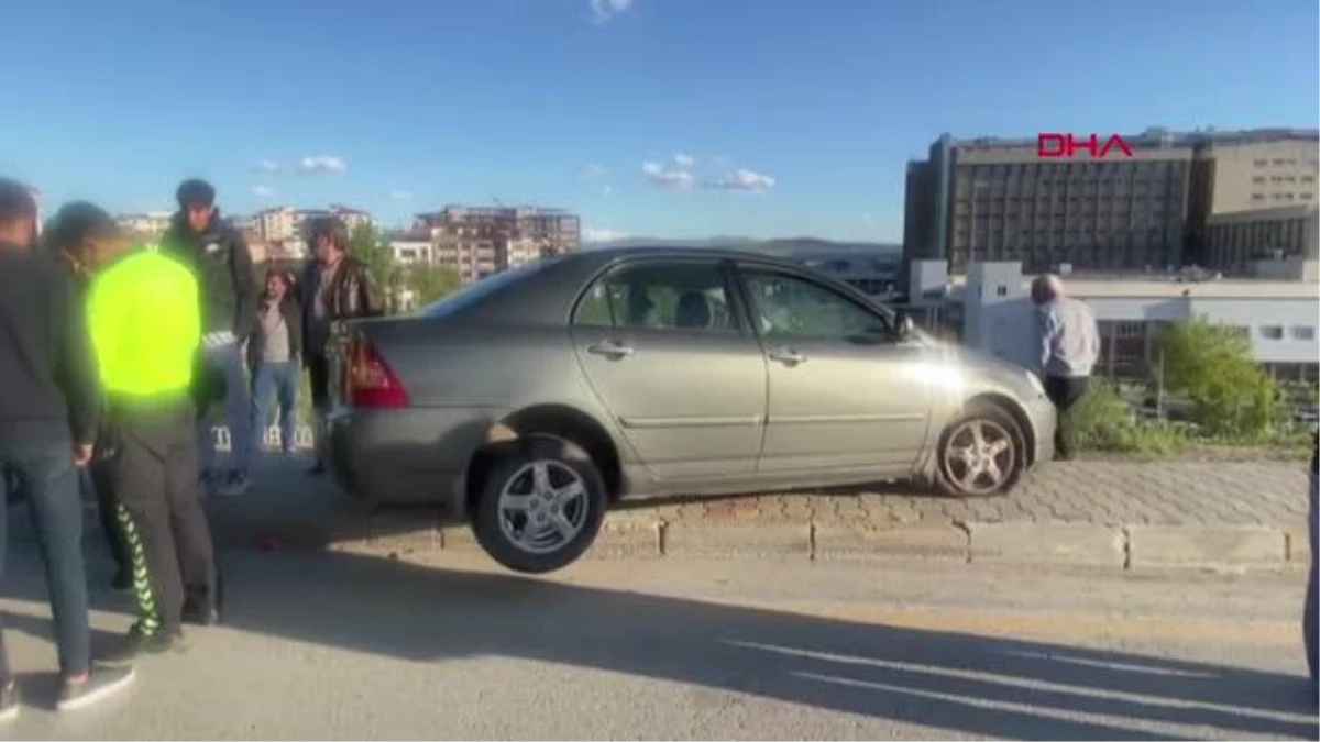 Elazığ'da Araba Kazası: 3 Kişi Yaralandı