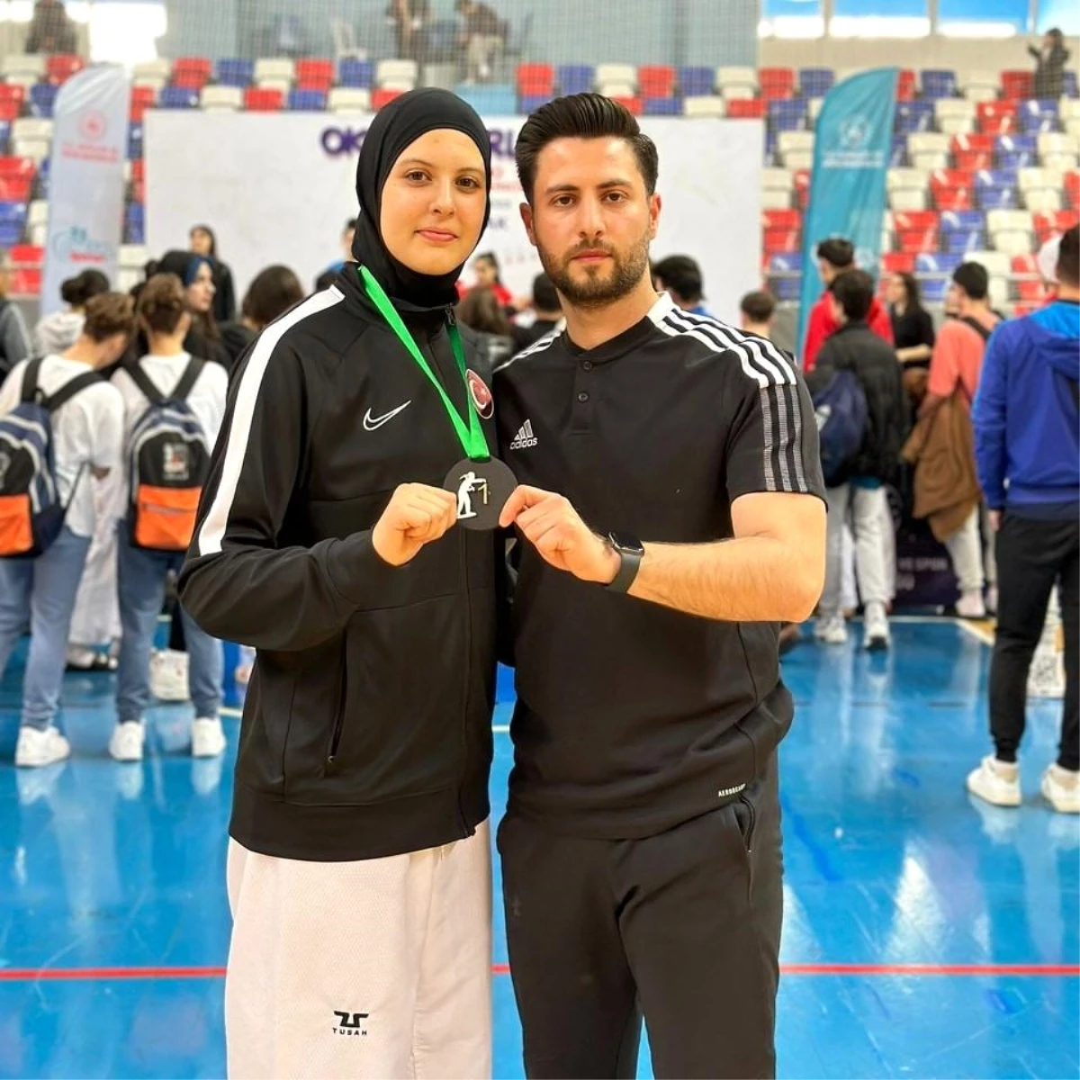 Elifnaz Köseoğlu Türkiye Taekwondo Şampiyonasında şampiyon oldu