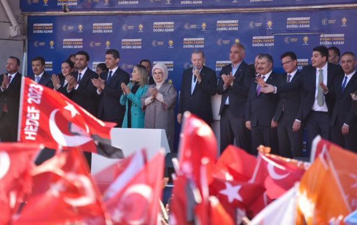 Erdoğan: Kılıçdaroğlu'nu cumhurbaşkanı adayı olarak karşımıza diken bir düzenek var (2)