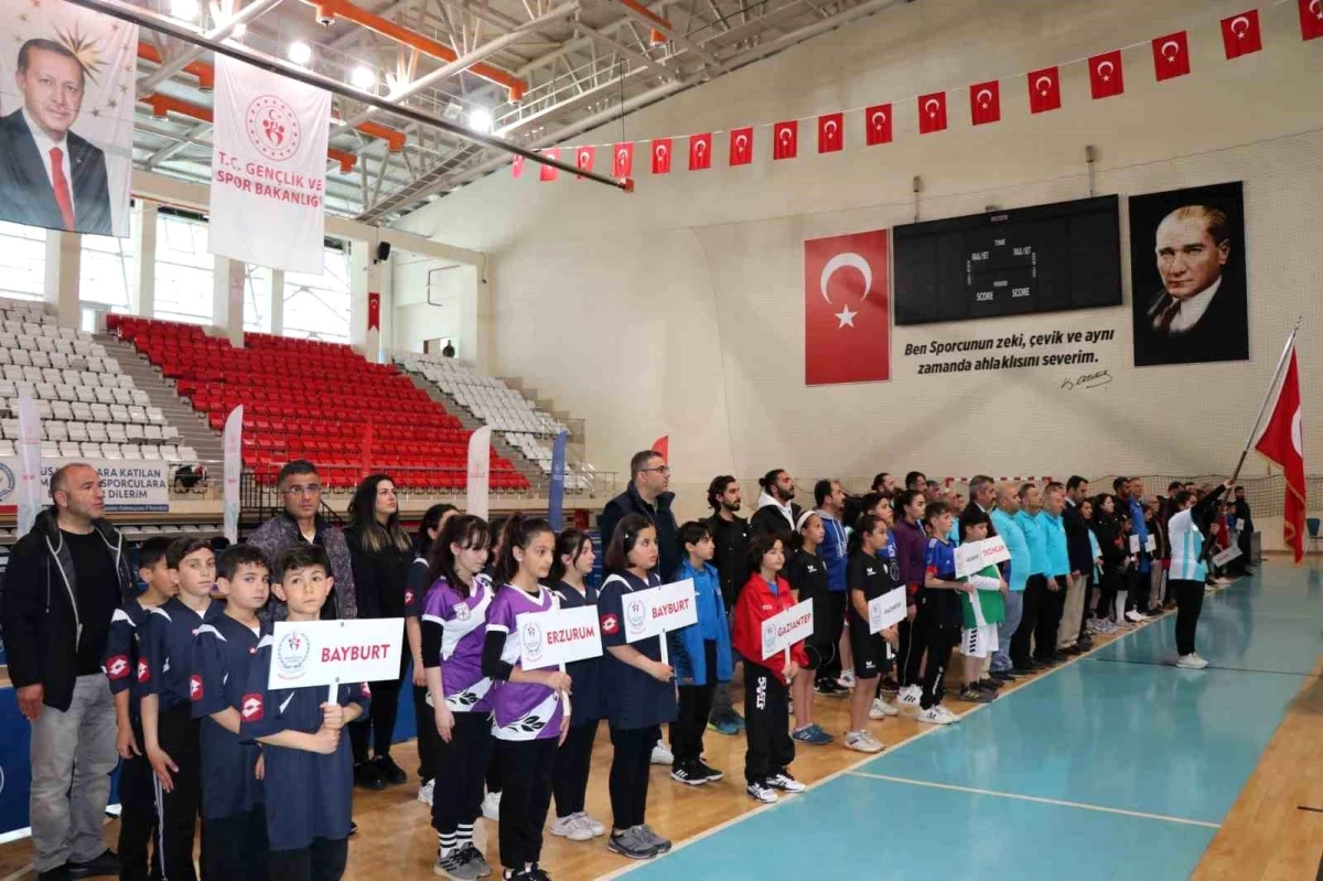 Erzincanda Okul Sporları Küçükler Masa Tenisi Küme Karşılaşmaları Başladı