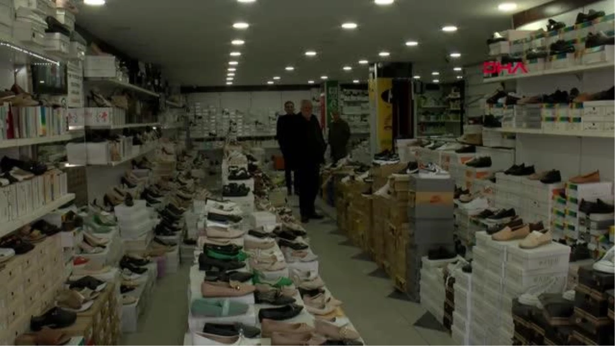 Esenyurt'ta Ayakkabı Mağazası Soyuldu