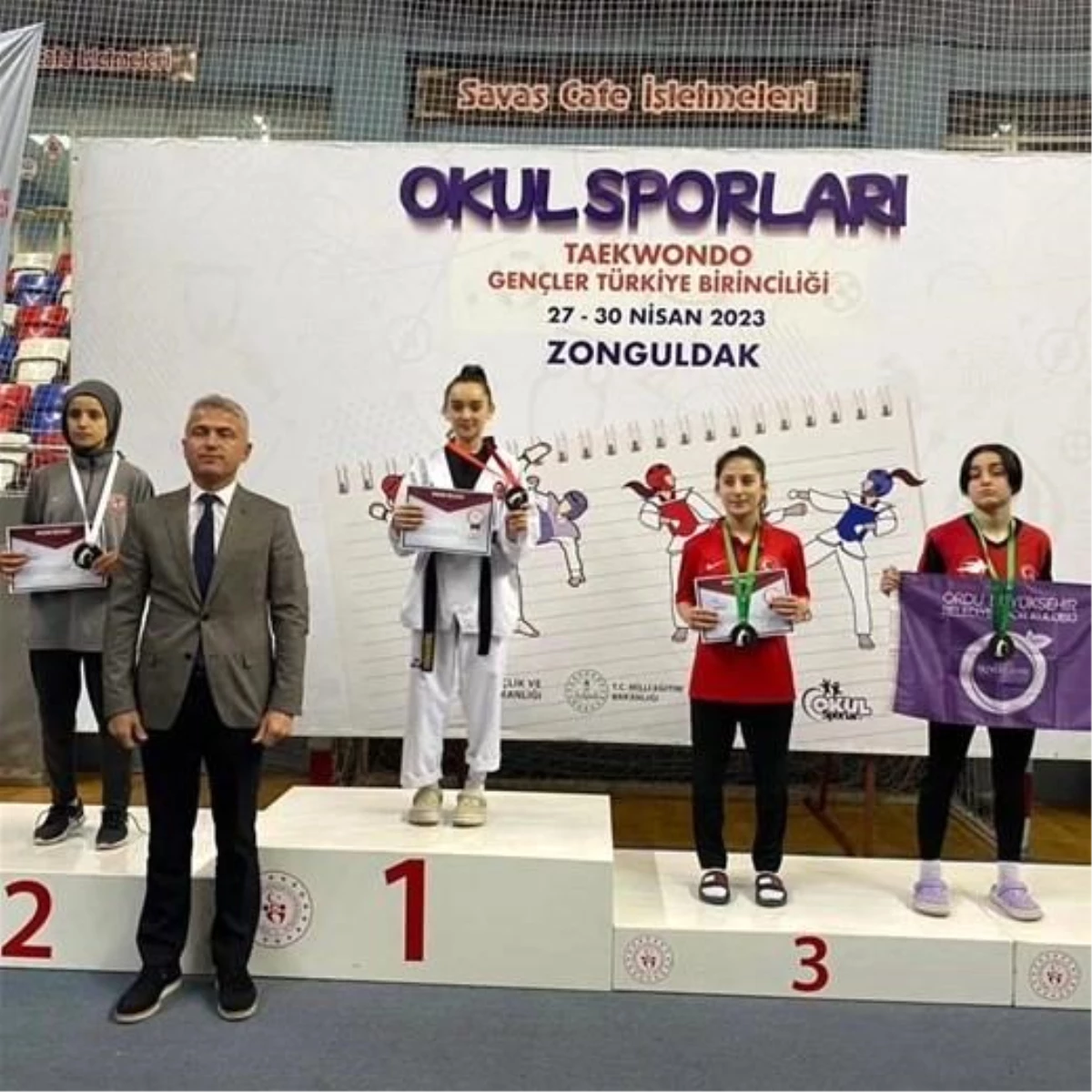 Farabi Anadolu Lisesi öğrencisi Damla Işık Yılmaz Türkiye Taekwondo Şampiyonu oldu