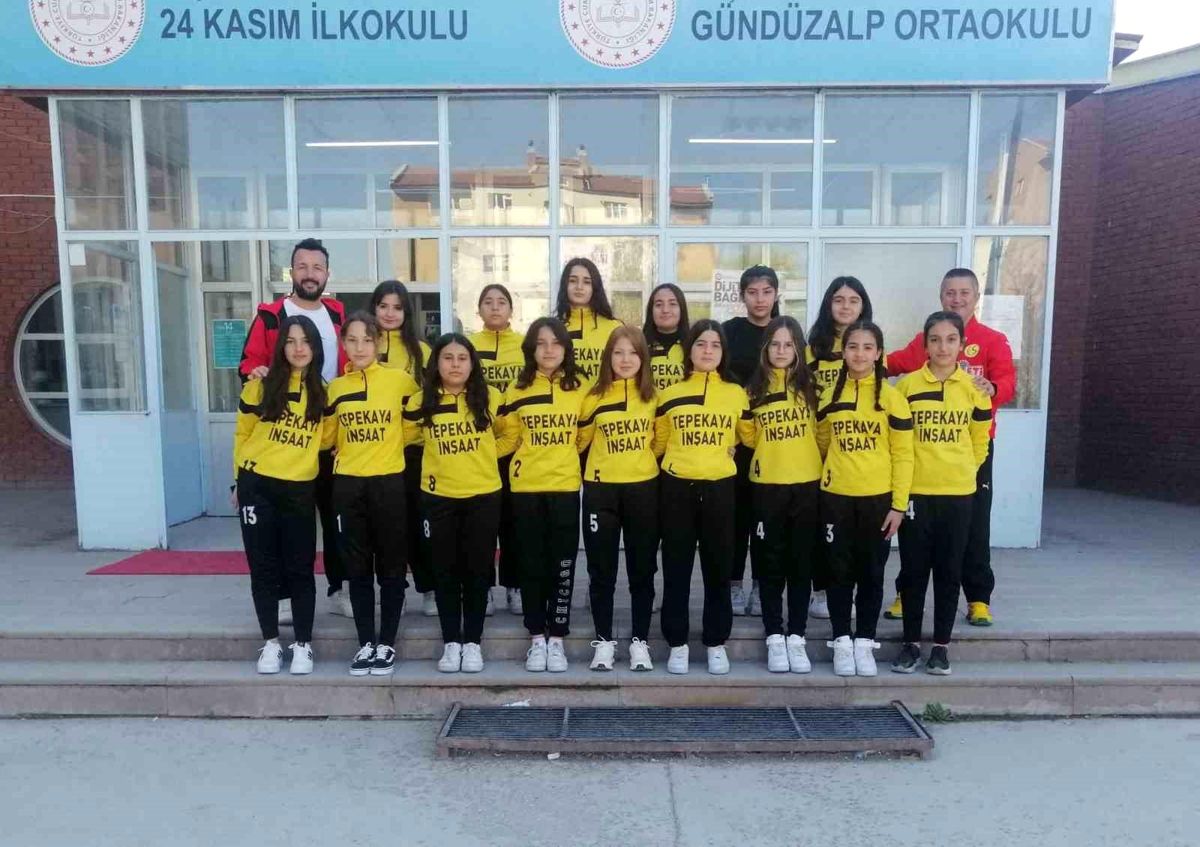 Gündüzalp Ortaokulu Türkiye Şampiyonası Küme Elemelerine katılıyor