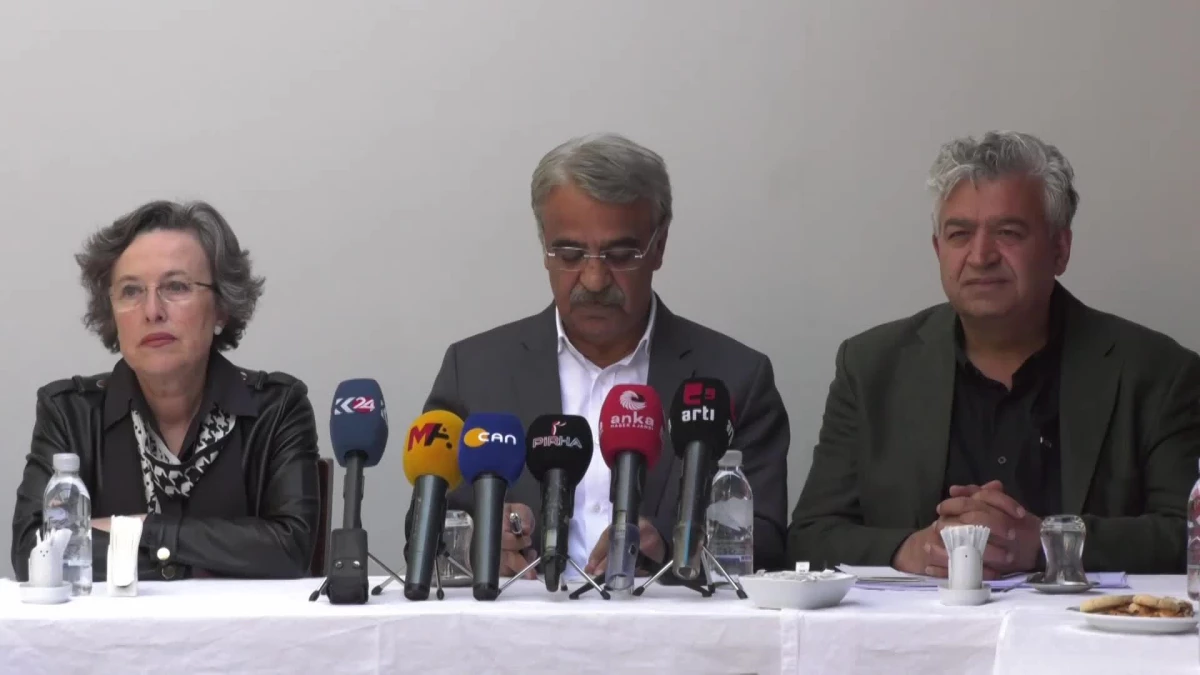HDP Eş Genel Lideri Mithat Sancar: AKP iktidarının siyasetleri toplumu nefessiz bırakıyor