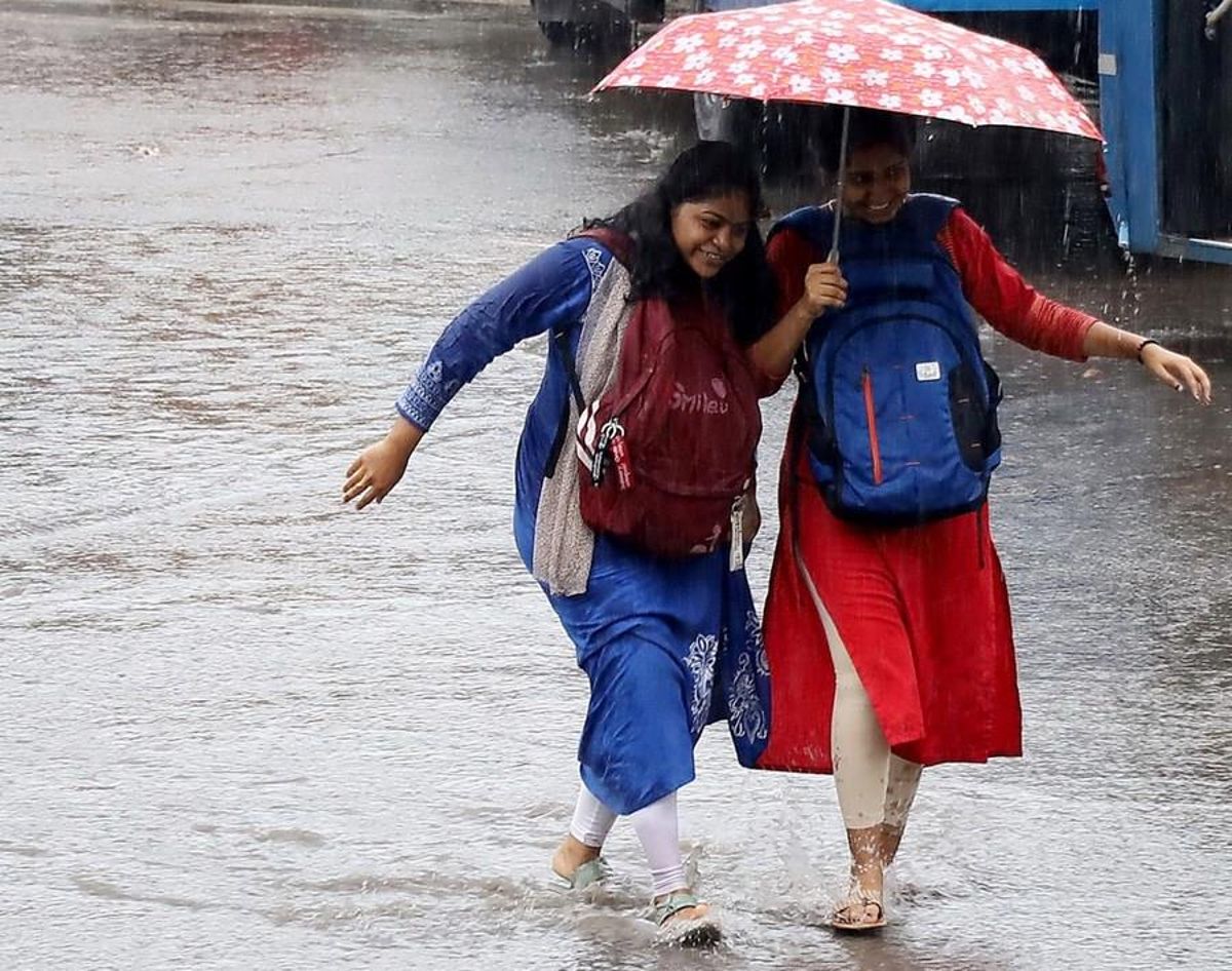 Hindistan'da Nisan Yağmurları Serinliği Getirdi