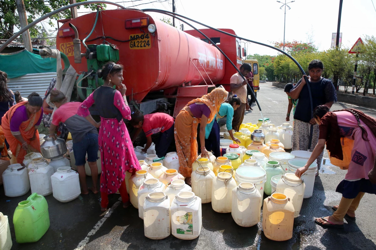 Hindistan'da Su Tankeri İçme Suyu Kaynağı Olarak Kullanılıyor