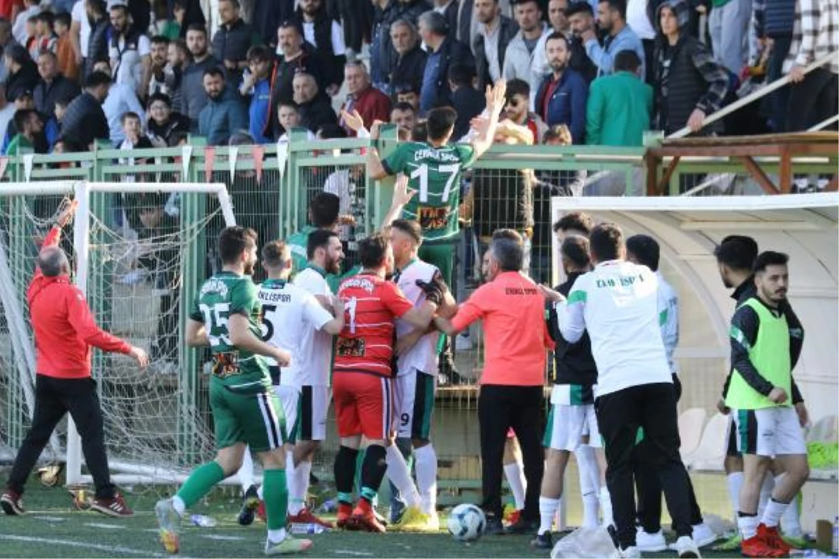 İnegöl'de Futbol Maçında Taraftar Hengamesi: 2 Yaralı