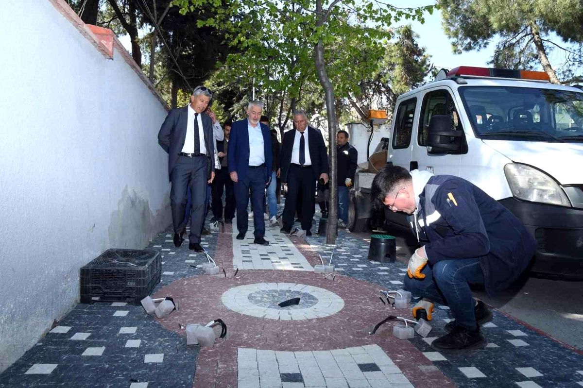 Isparta Belediyesi, Kaldırım ve Ort Refüjleri Yeniliyor