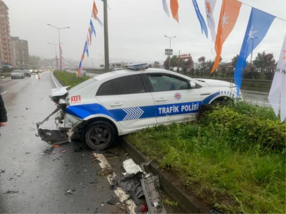 Rize'de trafik kazası: Araba polis aracına çarptı, 2 yaralı