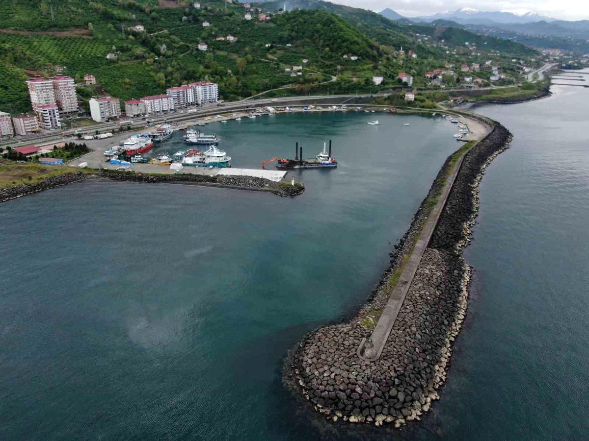 Trabzon'da Balıkçı Tekneleri İçin Taban Paklığı Çalışması Başlatıldı
