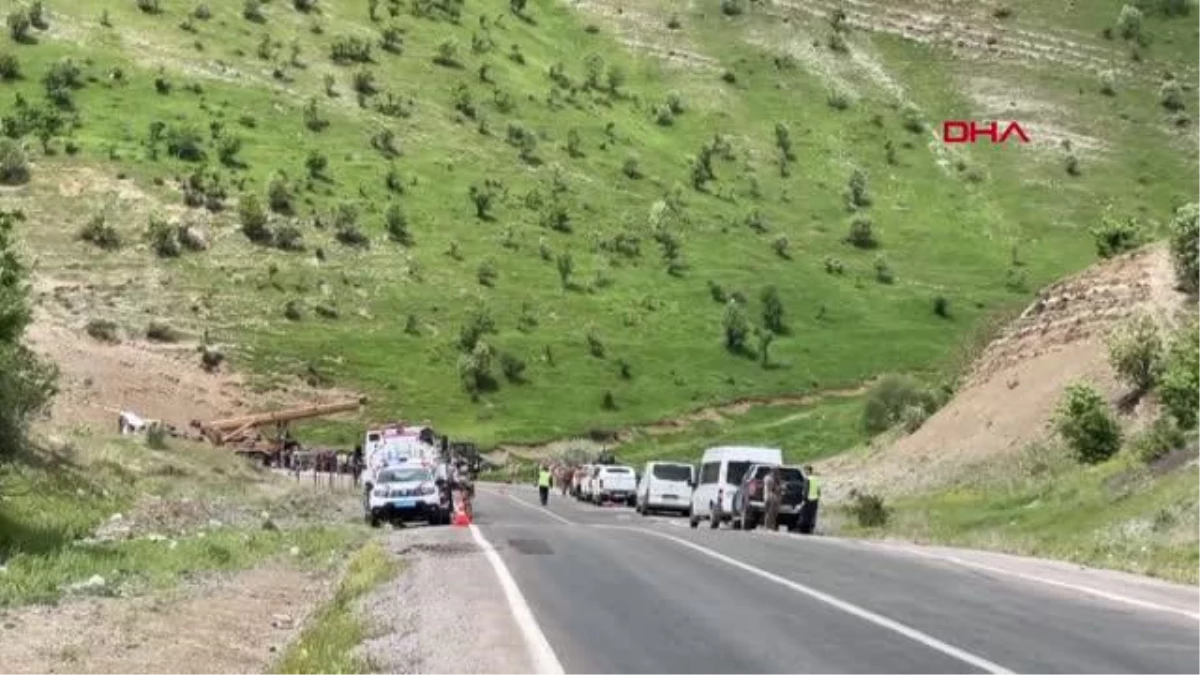 Uludere'de Askeri Otobüs Kaza Yaptı: 2 Asker Şehit, 44 Yaralı