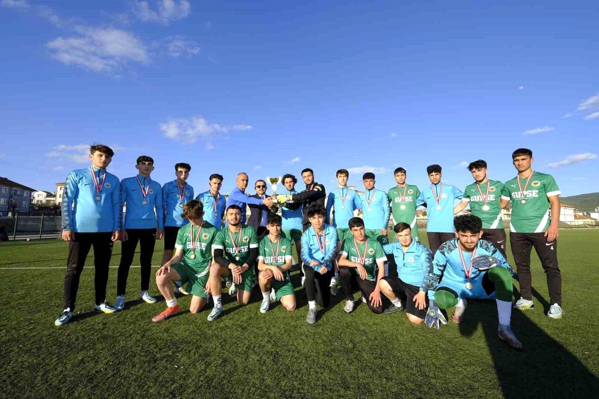 Akdağmadeni Belediyespor U-18 Gençler Yozgat Futbol Ligi Şampiyonu