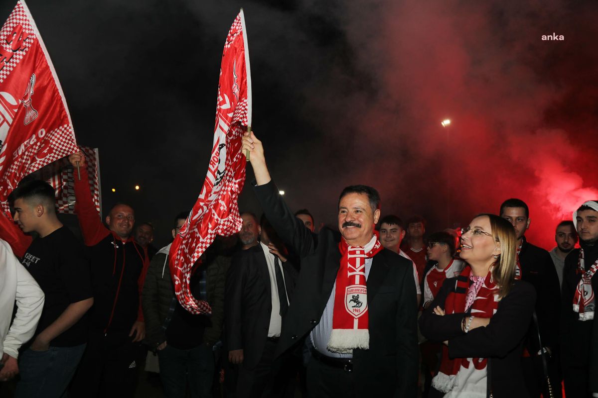 Atakum Belediye Lideri Cemil Deveci, Yılport Samsunspor taraftarına bin bilet armağan etti