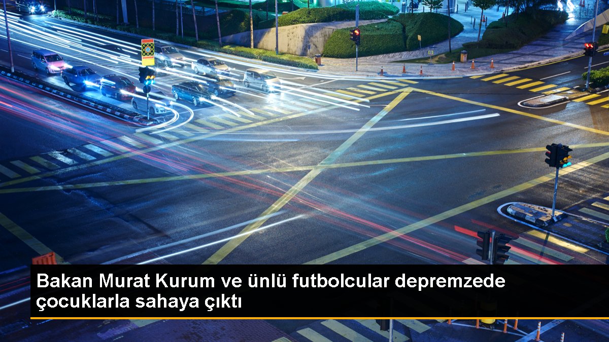 Bakan Kurum, Harika Lig yıldızları ve depremzede çocuklarla futbol oynadı