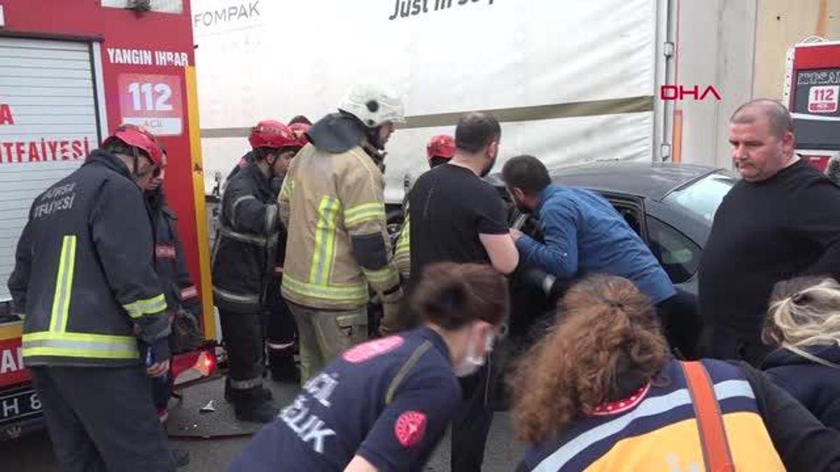 Bursa'da TIR'a Arttan Çarpan Arabadaki 2 Kişi Ağır Yaralandı