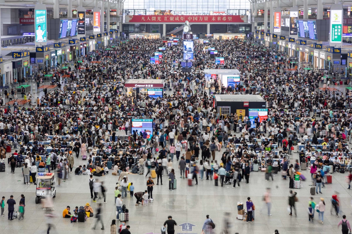 Çinde 1 Mayıs Tatili Dönüşünde İstasyonlarda Büyük Yoğunluk Yaşanıyor