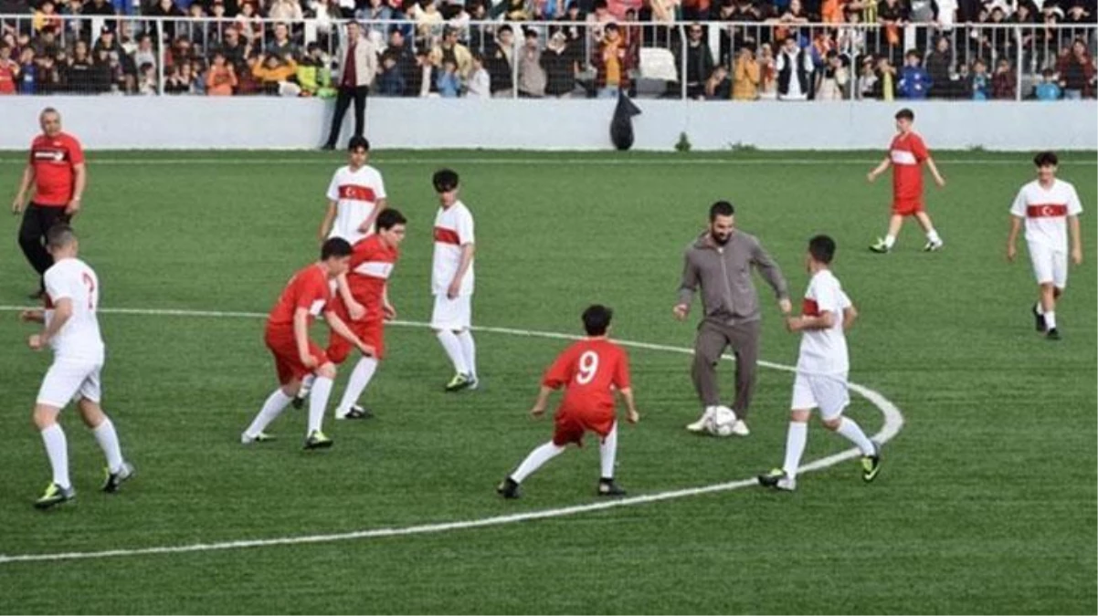 Dünya yıldızı futbolcuların depremzede çocuklarla birlikte tıpkı formayı giyeceği Yükselen Anadolu kadrosu alana çıkıyor