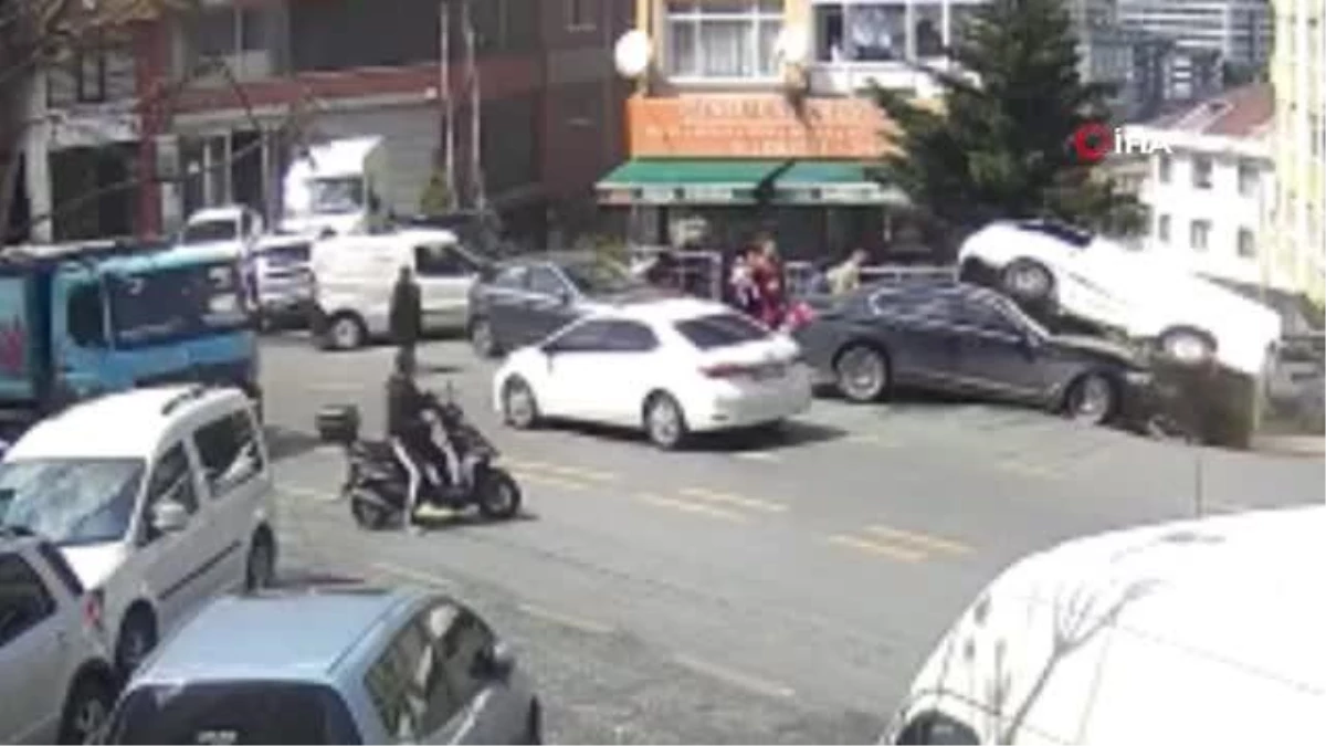 Feci kazanın yeni imajları ortaya çıktı: Suratını alamayan arabanın yaşlı bayana çarptığı anlar kamerada