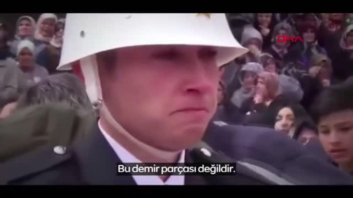 GÜZEL Parti reklam görüntüsünde şehit polisin cenaze manzaralarına erişim manisi