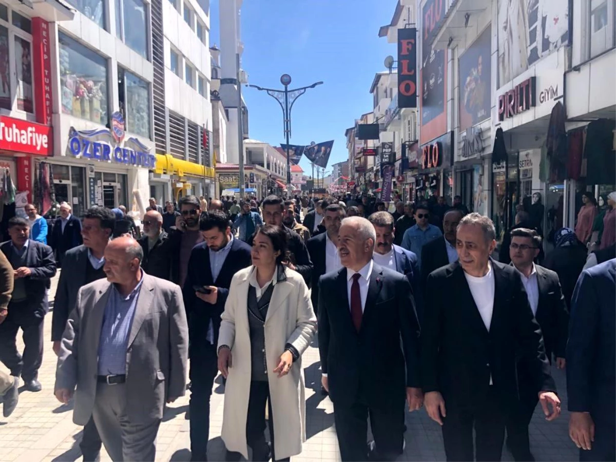 Hükümet Ulaştırma Bakanı Ahmet Arslan Ağrı'da vatandaşlarla buluştu