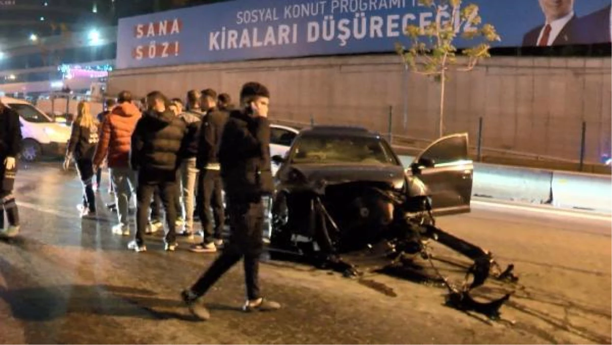 Kadıköy'de Zincirleme Kaza: 2 Kişi Yaralandı